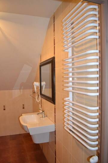 Фото номера Трехместный номер Отель Hotel Regina г. Wolanów 4